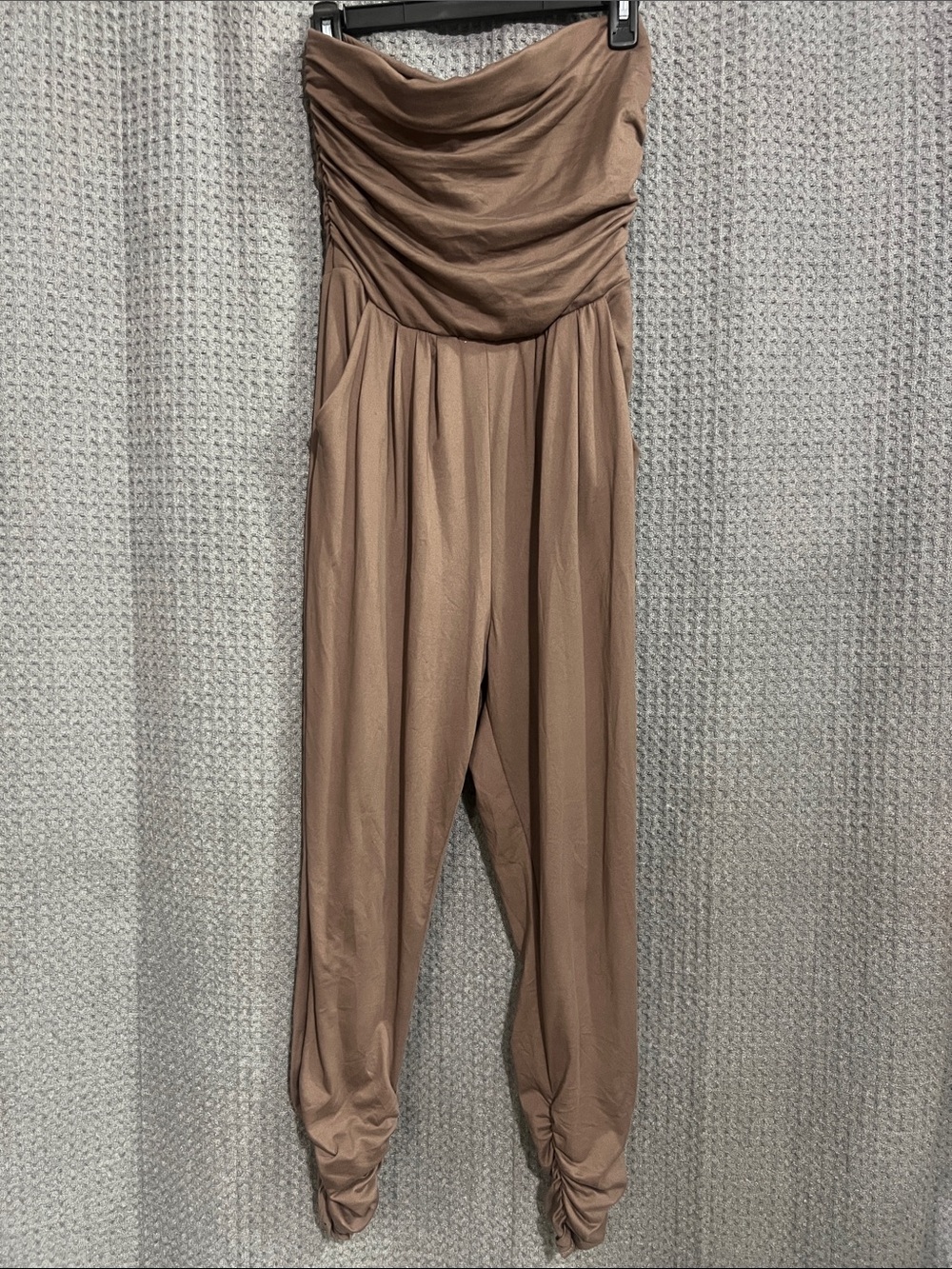 🟤Heart & Hips Strapless Ruched Jumpsuit in Taupe